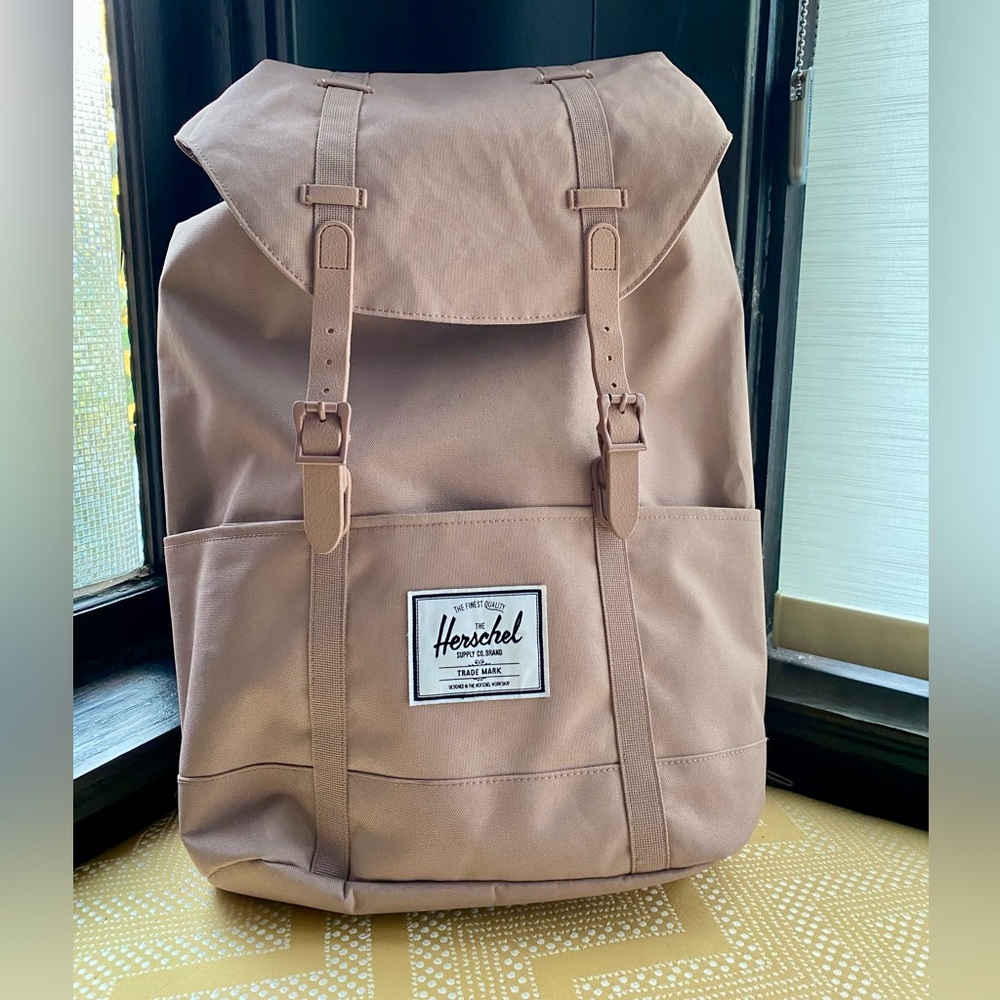 Herschel Retreat backpack in dusty pink color